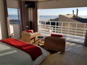 Гостиница Atlantic Loft - Open plan apartment with Sea Views  Мелкбосстранд
